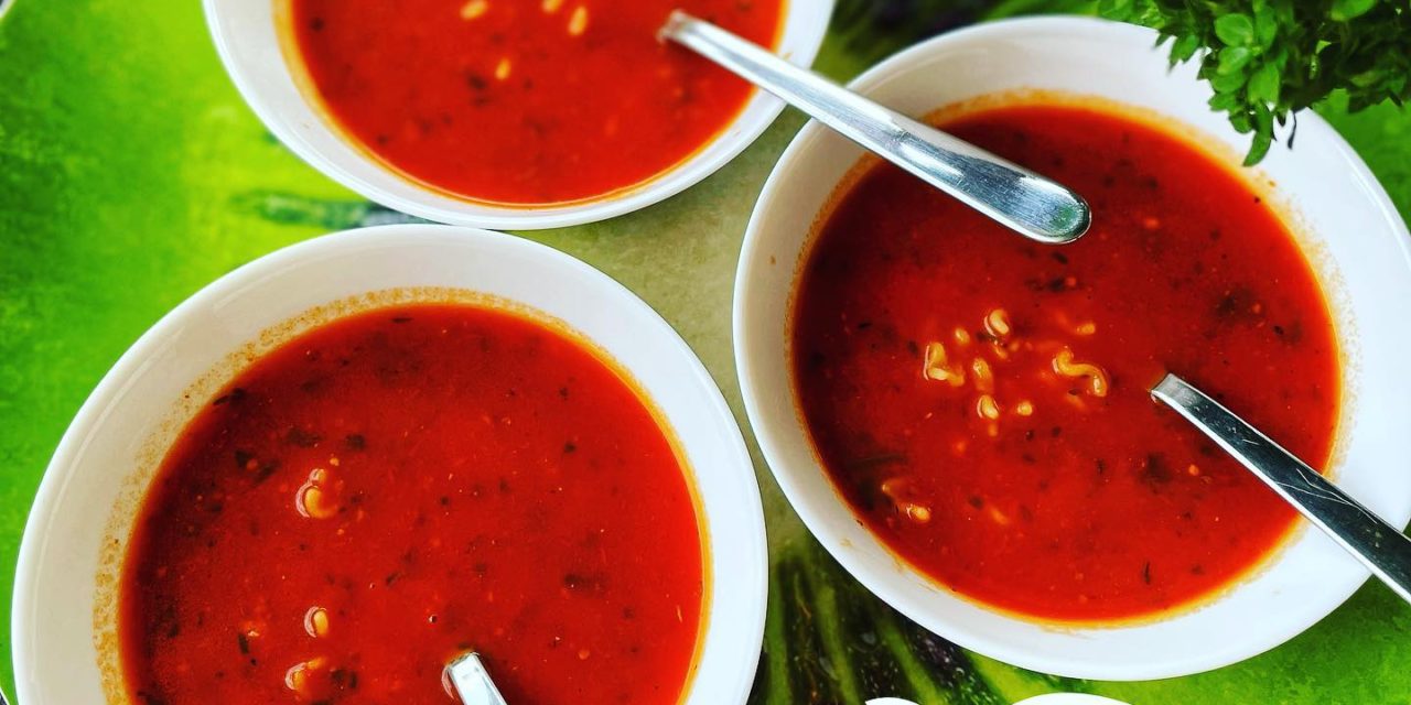 Zupa pomidorowa z makaronem (dla dzieci)